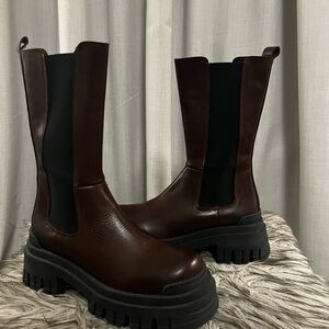 Lug Boots in beautiful Brown Leather - size 37